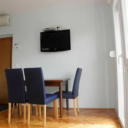 In With Sea View, Balcony, Air Conditioning, Wi-fi