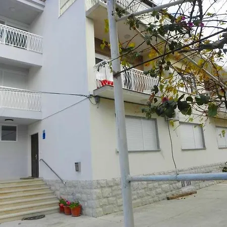 Apartment In With Sea View, Balcony, Air Conditioning, Wi-fi *